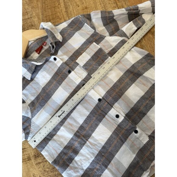 Peanut's Flannel, Size XS Snoopy, Charlie Brown, Woodstock, Linus, Lucy, & Sally - Picture 5 of 6